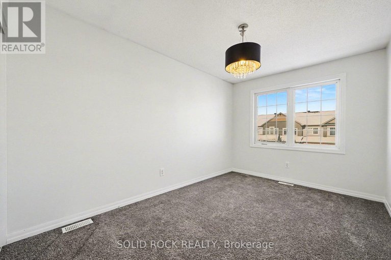 29305275/407-white-arctic-avenue/half-moon-bay/ottawa/ontario/K2J5W5_19