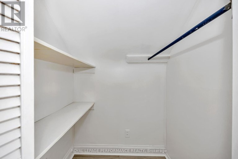 28423853/195-baribeau-street/vanier/ottawa/ontario/K1L7R4_31