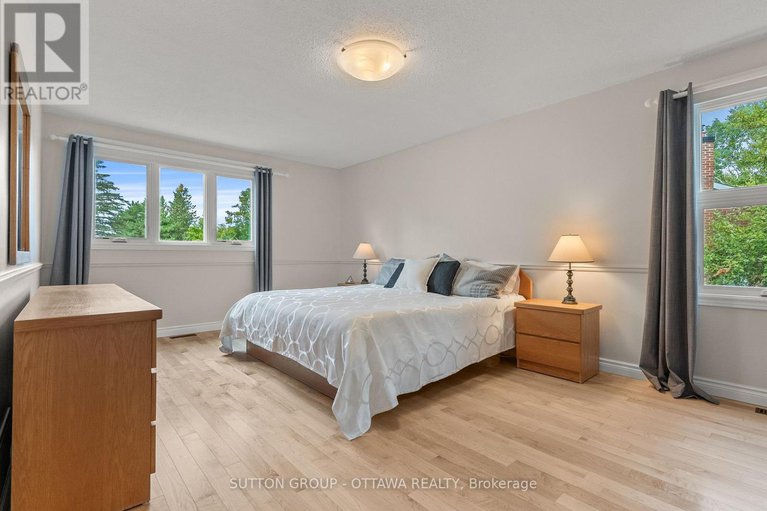 28824766/9-sundance-court/sheahan-estatestrend-village/ottawa/ontario/K2H8T4_26