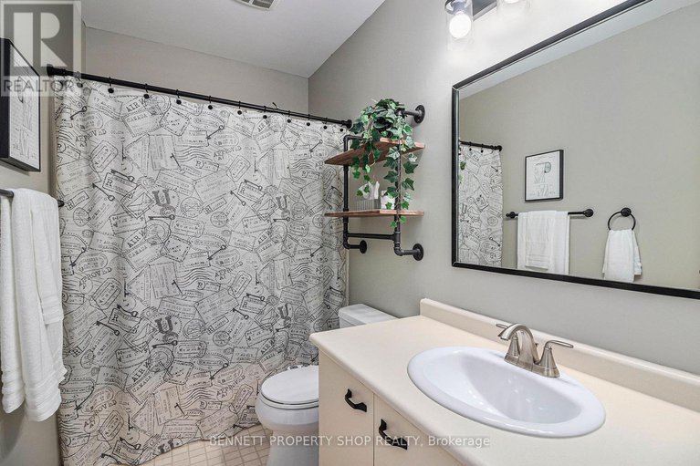 29050384/1865-leclair-crescent/queenswood-heights-south/ottawa/ontario/K1E3S2_24