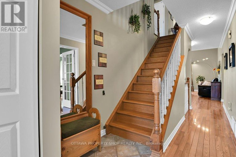 28350114/6156-vineyard-drive/convent-glen/ottawa/ontario/K1C2N6_5
