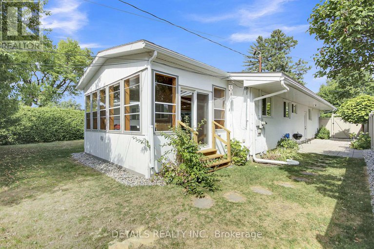 28807971/10-aberfeldy-street/arbeatha-park/ottawa/ontario/K2H6H5_33