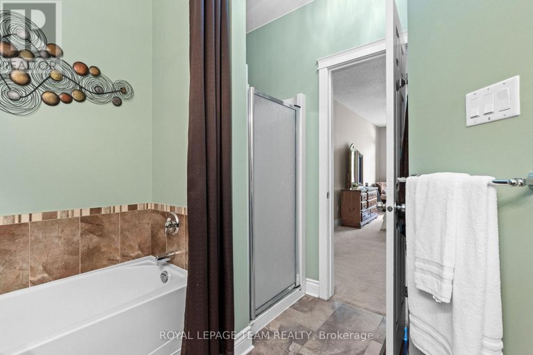 28746377/920-burwash-landing-bay/morgans-grantsouth-march/ottawa/ontario/K2W0C8_27