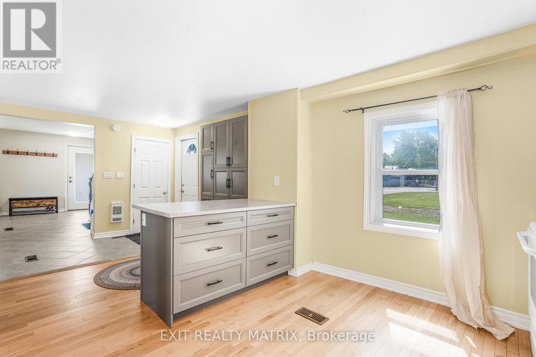 29071851/32-cockburn-street/north-stormont-finch-twp/north-stormont/ontario/K0C1G0_18