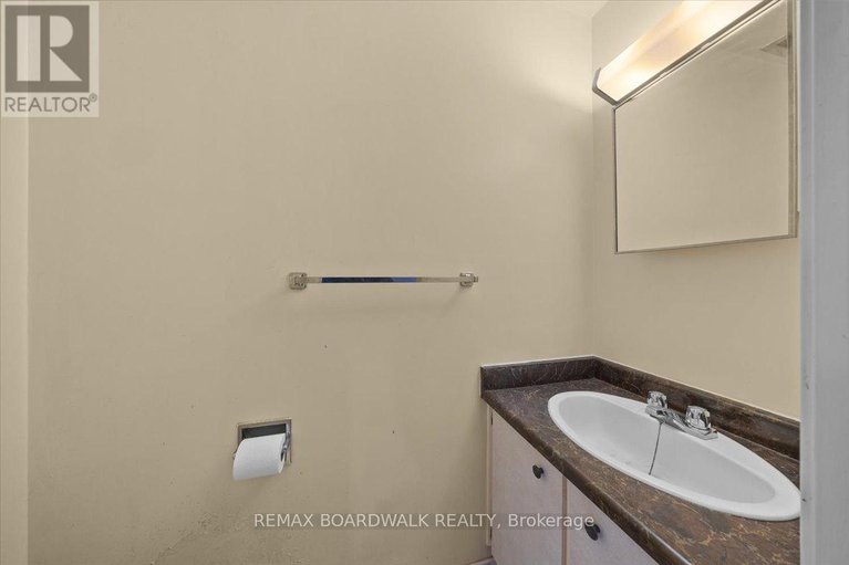 29597004/1456-murdock-gate/cyrville/ottawa/ontario/K1J8R5_31