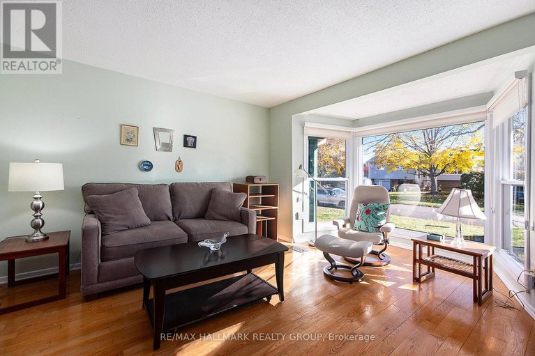 29079645/1570-payette-drive/bilberry-creekqueenswood-heights/ottawa/ontario/K1E1S9_10