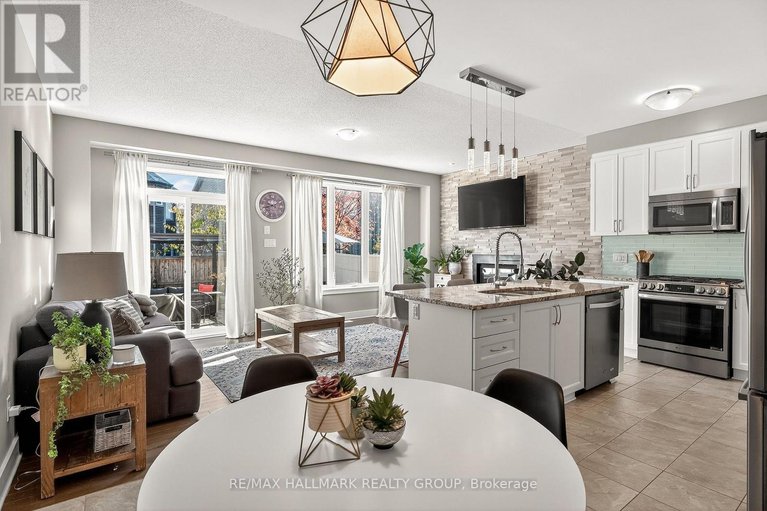 29151475/332-gracewood-crescent/blossom-parkkemp-parkfindlay-creek/ottawa/ontario/K1T0J7_14