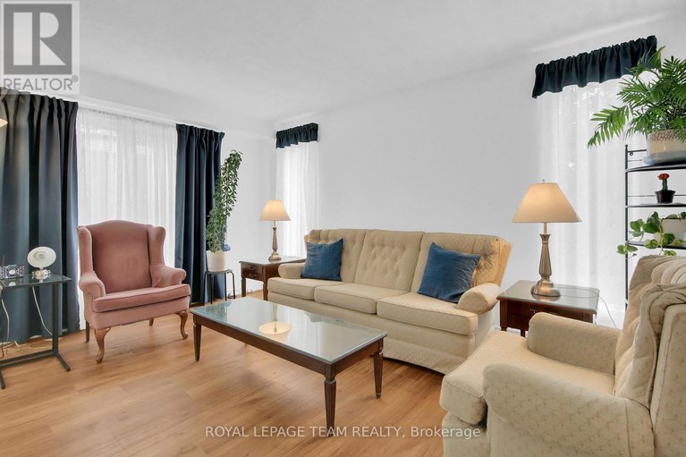 29645242/d-30-black-forest-lane/arbeatha-park/ottawa/ontario/K2H5C8_9