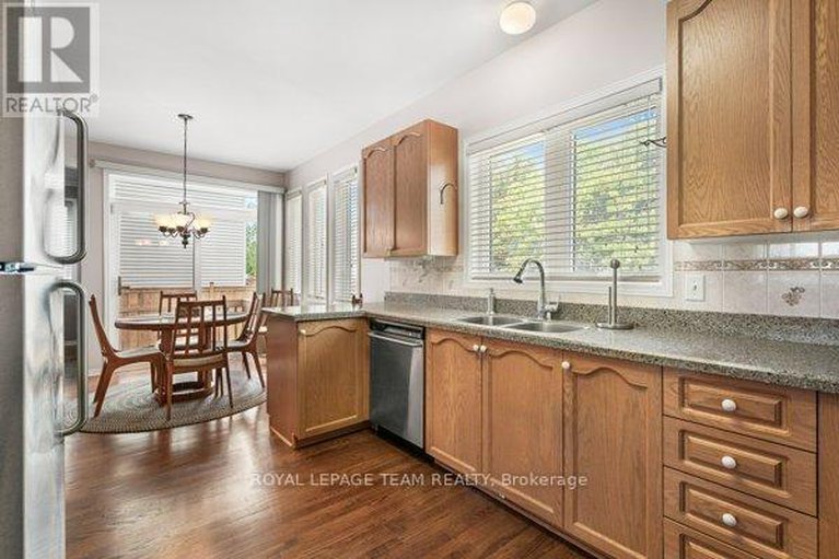 28805295/1575-winterport-way/fallingbrookpineridge/ottawa/ontario/K4A4C3_9