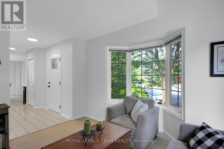 28617518/16-riverbank-court/stittsville-central/ottawa/ontario/K2S1V7_7