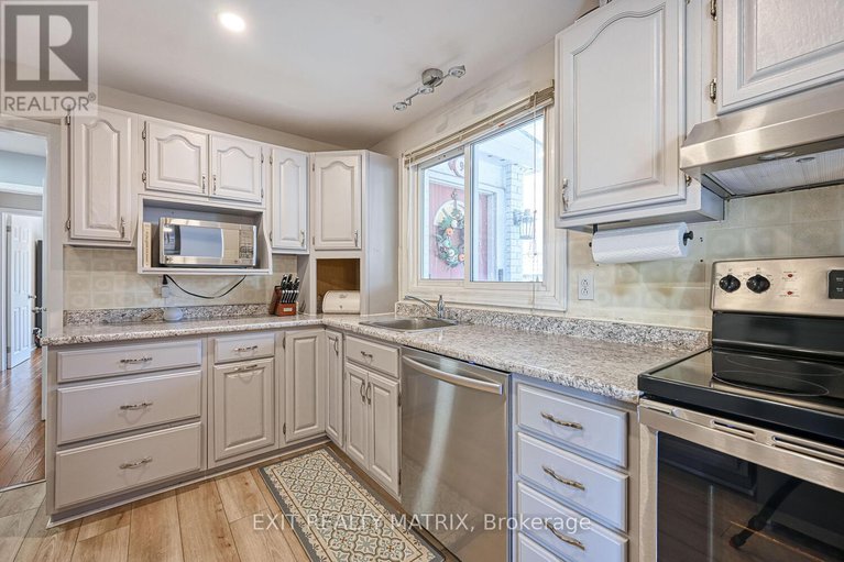 28875477/90-chesterton-drive/borden-farmstewart-farmcarleton-heightsparkwood-hills/ottawa/ontario/K2E5T6_9