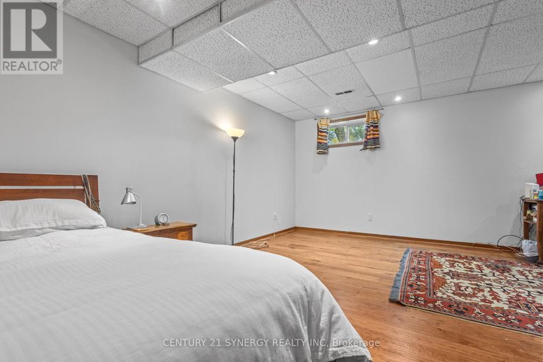 28626680/14-silver-aspen-crescent/blackburn-hamlet/ottawa/ontario/K1B3C5_16