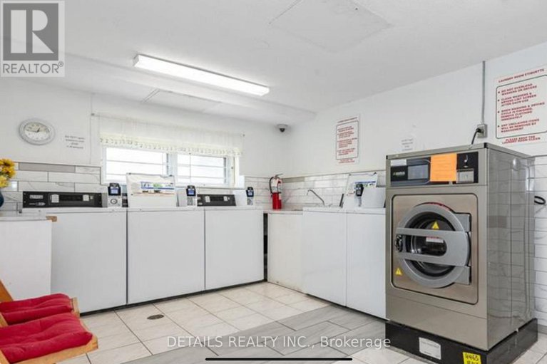 28779261/1102-1356-meadowlands-drive-e/borden-farmstewart-farmcarleton-heightsparkwood-hills/ottawa/ontario/K2E6K6_4