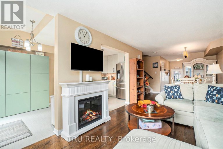 28989058/214-arrita-street-e/emerald-meadowstrailwest/ottawa/ontario/K2S0J7_5