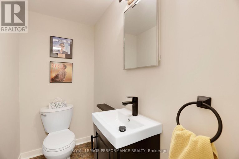 28988319/147-2111-montreal-road/beaconwood/ottawa/ontario/K1J8M8_24