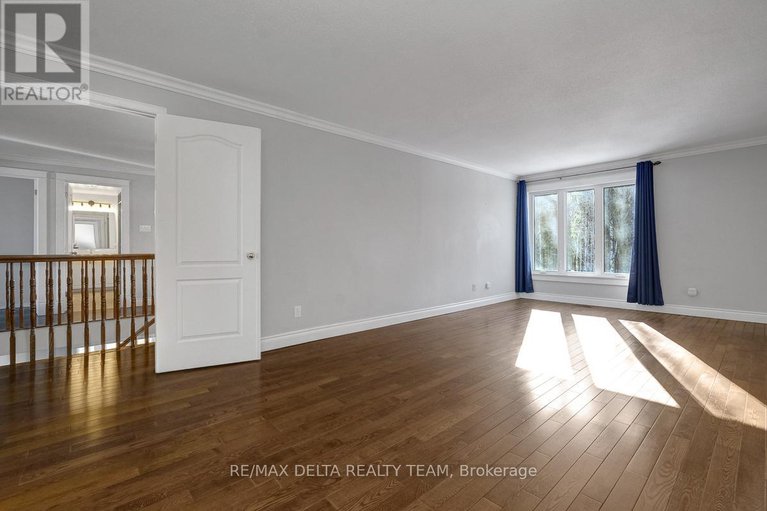 29424744/1662-hunters-run-drive-w/chapel-hill/ottawa/ontario/K1C2H3_31