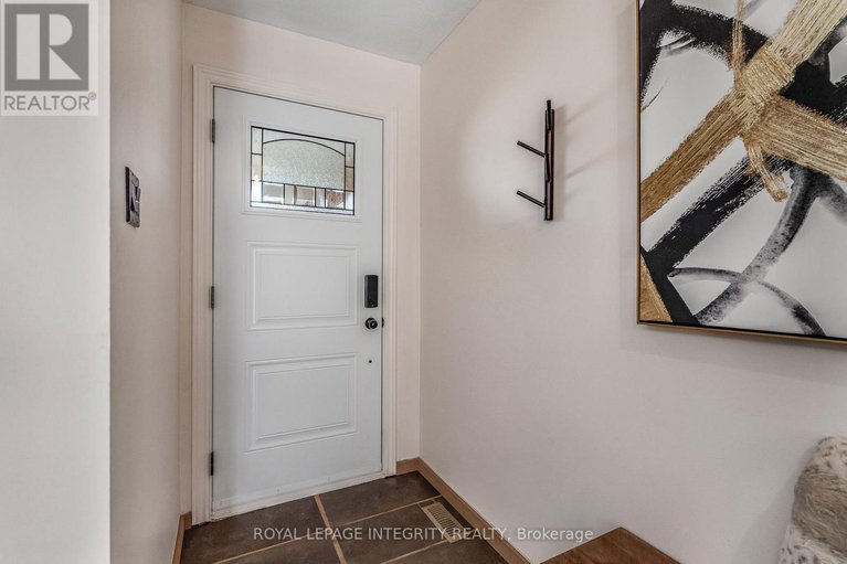 28956681/1454-deavy-way/bilberry-creekqueenswood-heights/ottawa/ontario/K1E2W8_4