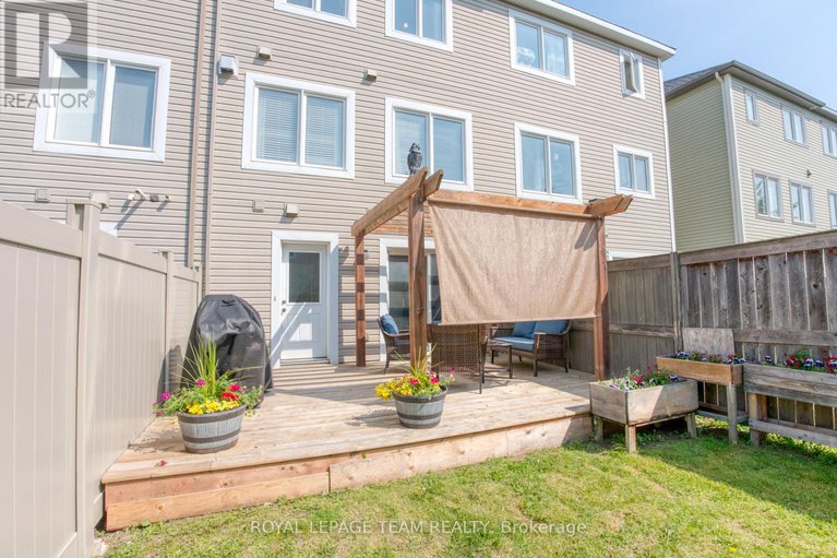 28487439/422-coldwater-crescent/emerald-meadowstrailwest/ottawa/ontario/K2M0J2_26