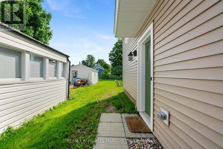 28459869/106-bishop-street-s/alexandria/north-glengarry/ontario/K0C1A0_32