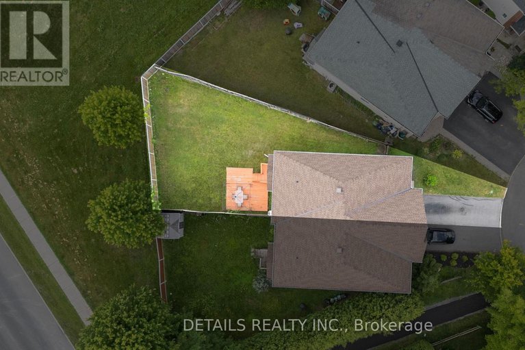 28516304/732-carmella-crescent/avalon-east/ottawa/ontario/K4A4V8_6