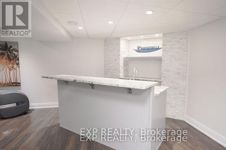 28643712/17-chesswood-court/pineglencountry-place/ottawa/ontario/K2E7E3_30