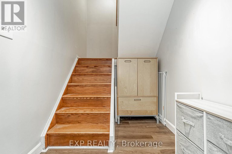 28801753/18-hawley-crescent/bridlewood/ottawa/ontario/K2M1T3_21