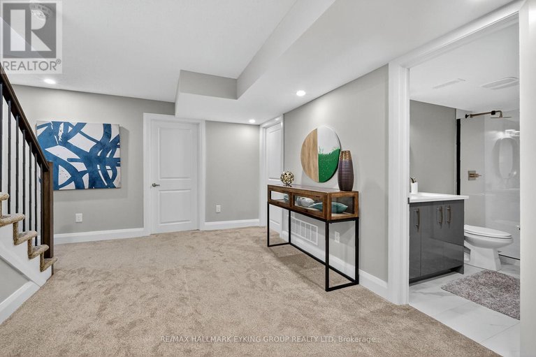 29049191/251-joshua-street/mer-bleuebradley-estatesanderson-park/ottawa/ontario/K1W0H3_42