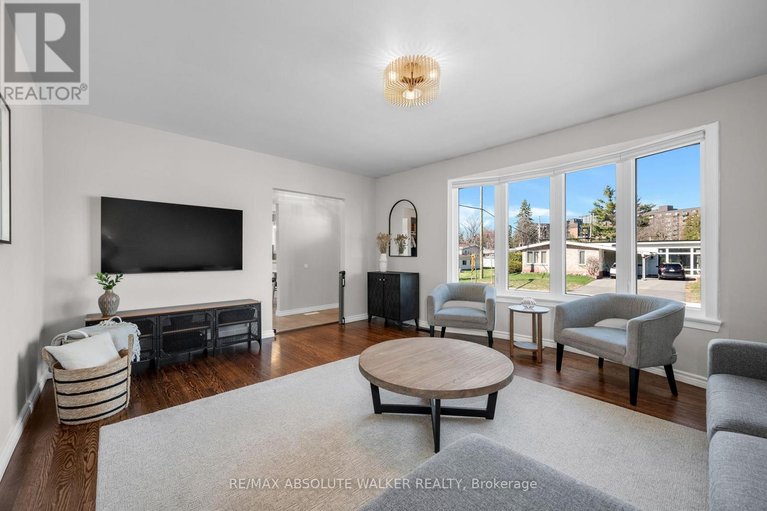 29640984/2052-valley-drive/elmvale-acresurbandale/ottawa/ontario/K1G2P4_5