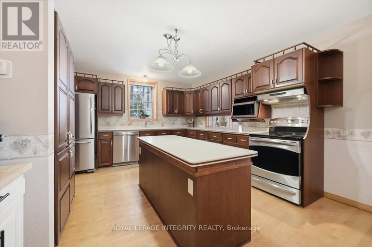 29219287/1814-old-montreal-road/cumberland-ridge/ottawa/ontario/K4C1G8_7