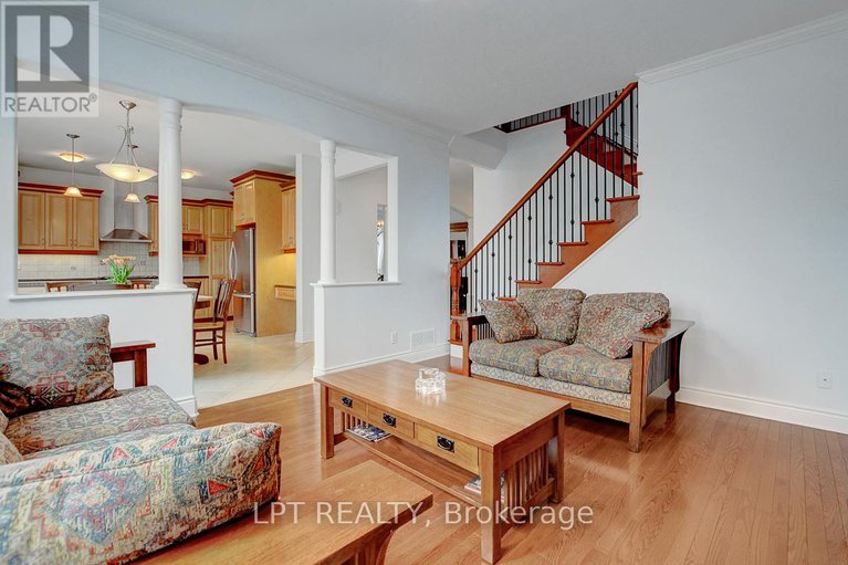 28311107/10a-ashburn-drive/borden-farmstewart-farmcarleton-heightsparkwood-hills/ottawa/ontario/K2E6N3_12