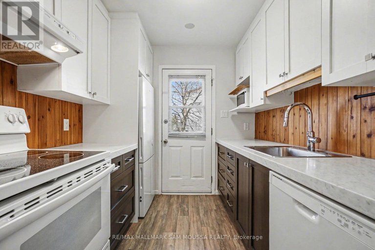 29672531/28c-woodvale-green/craig-henrywoodvale/ottawa/ontario/K2G4H4_17