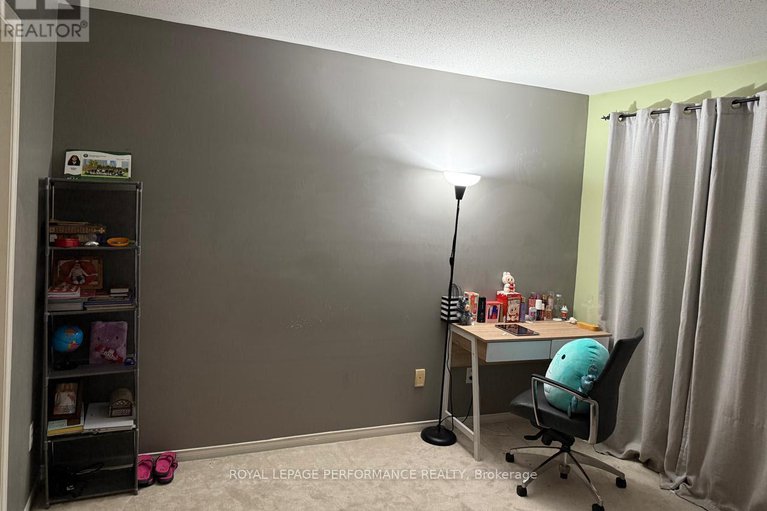 29218356/390-crownridge-drive-n/emerald-meadowstrailwest/ottawa/ontario/K2M3A4_16