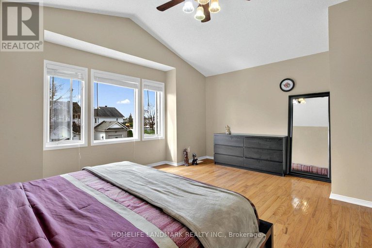 28322387/1856-sunland-drive/fallingbrookgardenway-south/ottawa/ontario/K4A3S8_31