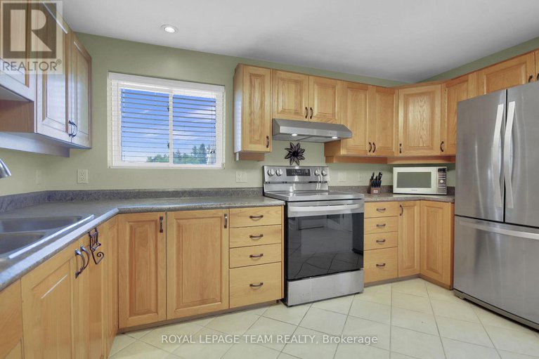 28675205/5745-fourth-line-road/rideau-twp-w-of-hwy-16-north-of-reg-rd-6/ottawa/ontario/K0A2T0_8