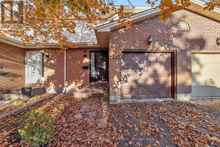 29041515/1423-caravel-crescent/bilberry-creekqueenswood-heights/ottawa/ontario/K1E3P5_2