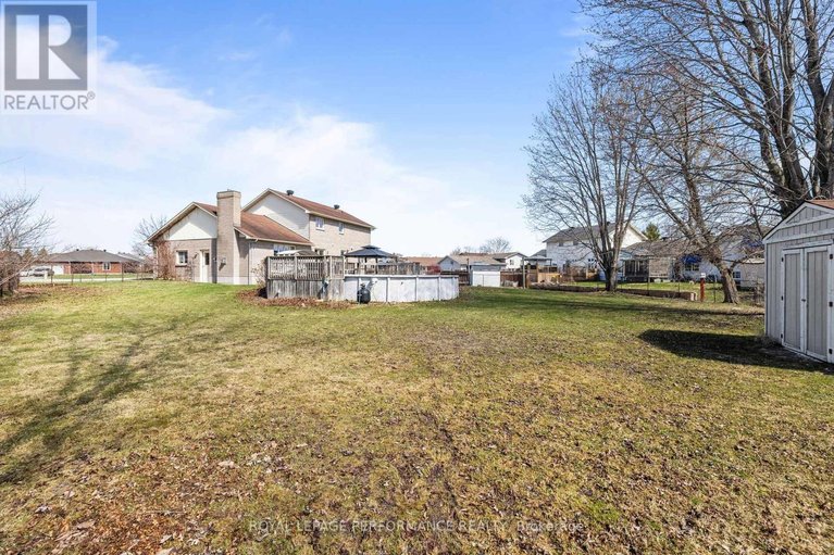 29638186/54-lapointe-boulevard/embrun/russell/ontario/K0A1W0_38