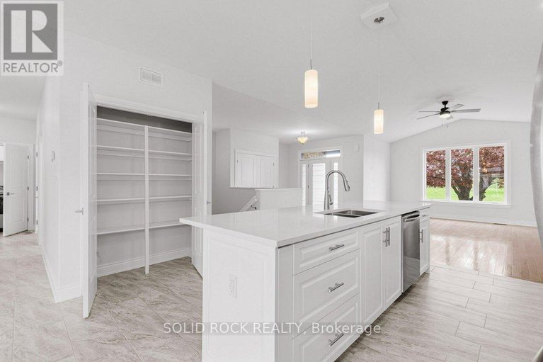28351753/30-lakeview-drive/iroquois/south-dundas/ontario/K0E1K0_16