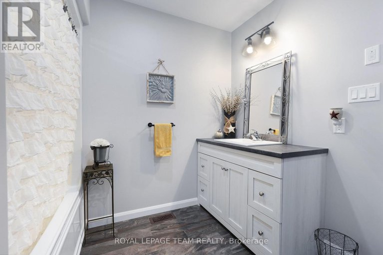 28911703/10527-kirker-road/south-dundas-matilda-twp/south-dundas/ontario/K0E1C0_24