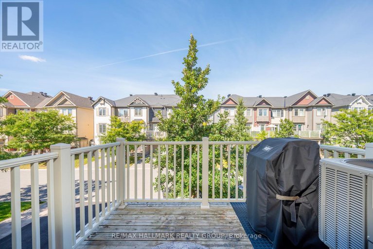 28978296/601-foxlight-circle/emerald-meadowstrailwest/ottawa/ontario/K2M0L9_9