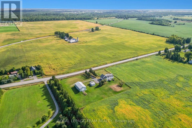 28816366/8665-russell-road/sarsfieldbearbrook/ottawa/ontario/K4B0J7_34