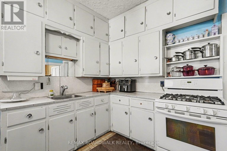 29437063/101-church-street/almonte/mississippi-mills/ontario/K0A1A0_12