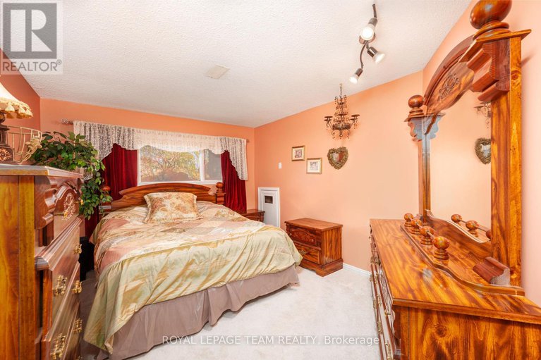 28209291/1100-moffatt-drive/cumberland-ridge/ottawa/ontario/K4C1B7_29