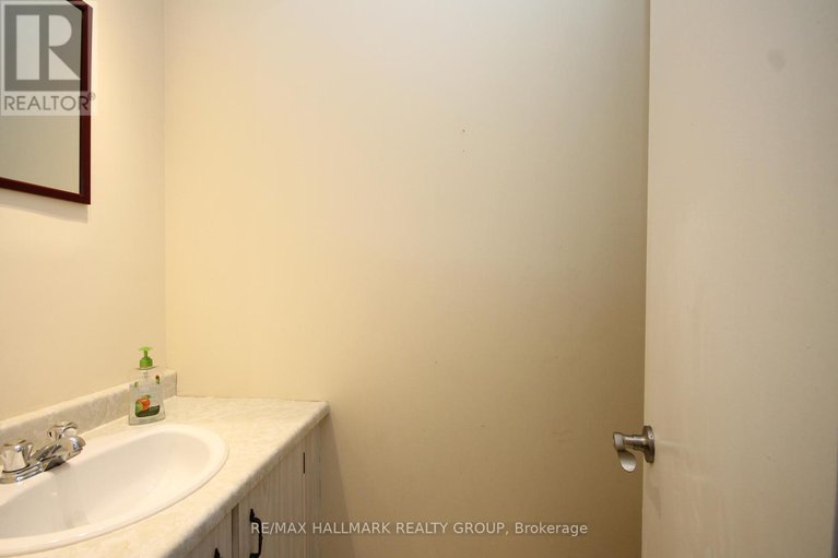 28961458/49-bellman-drive/arlington-woods/ottawa/ontario/K2H8S4_12