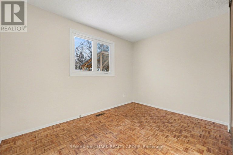 29438664/31-dundegan-drive/glencairnhazeldean/ottawa/ontario/K2L1P7_12