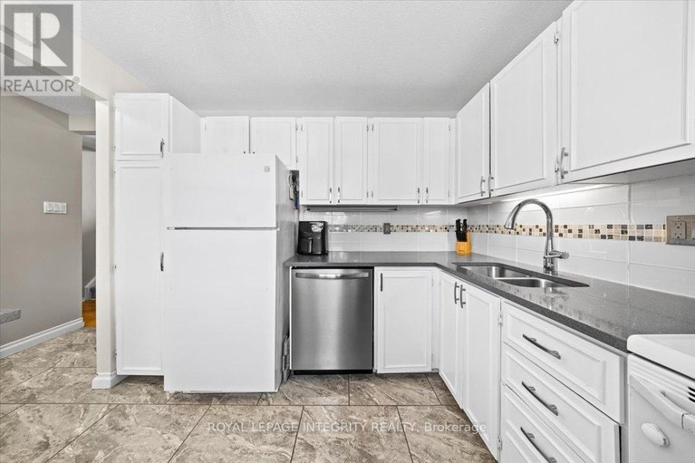 29629898/c-1771-lamoureux-drive/queenswood-heights-south/ottawa/ontario/K1E2N5_6