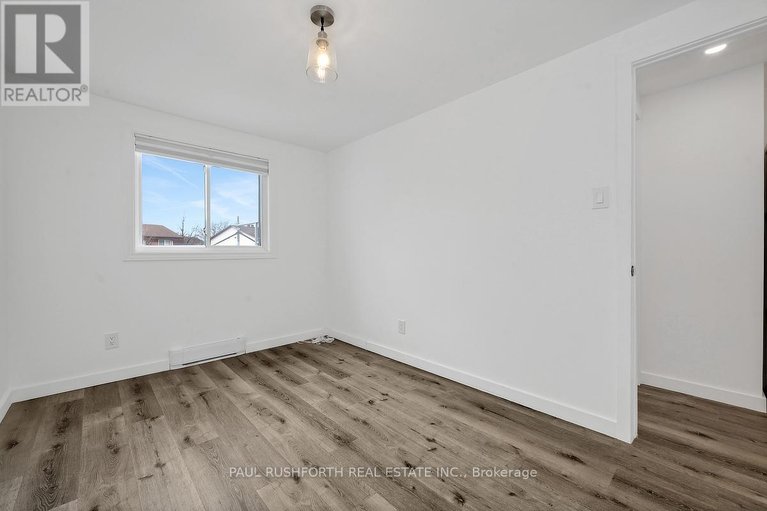 29578151/23-pixley-private/riverview-park/ottawa/ontario/K1G4C3_28