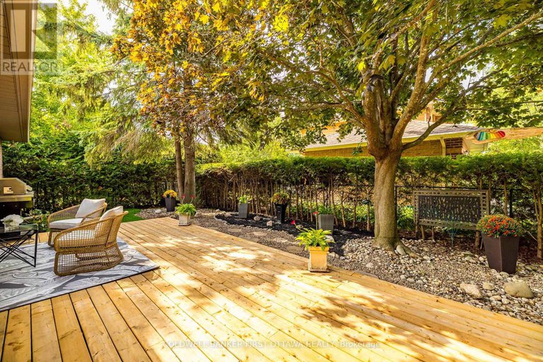 28917616/9-lone-meadow-trail/stittsville-central/ottawa/ontario/K2S1C9_36