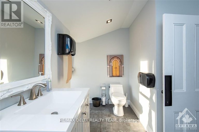 29255406/2607-old-montreal-road/cumberland-village/ottawa/ontario/K4C1A2_34