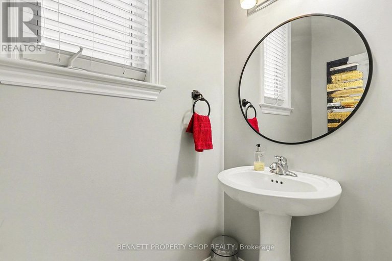 29522197/992-bunchberry-way/blossom-parkkemp-parkfindlay-creek/ottawa/ontario/K1T0L6_8