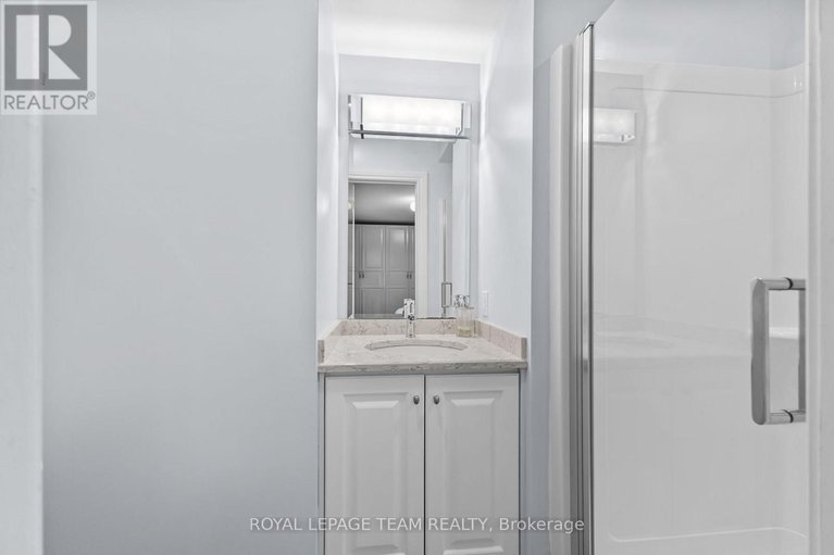 28964943/937-kingsmere-avenue/mckellar-heightsglabar-park/ottawa/ontario/K2A3K2_16
